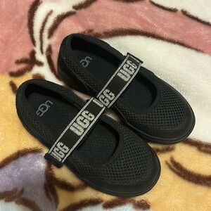 Ugg girl shoes 10c